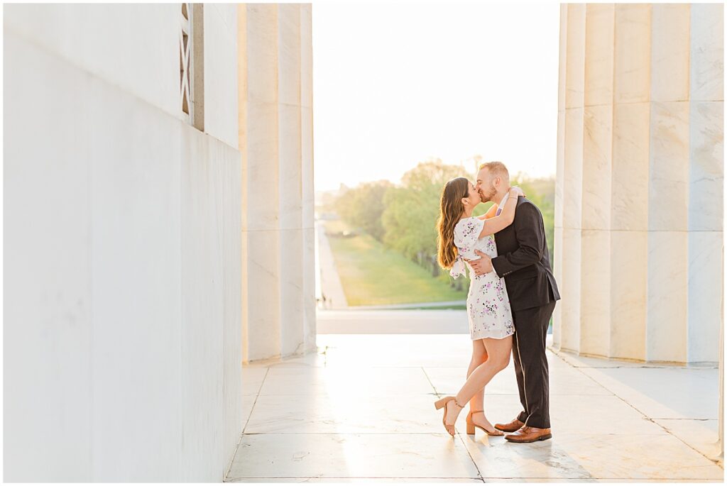 sunrise engagement session at the Lincoln Memorial