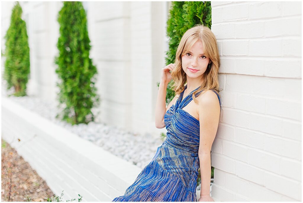 senior pictures at William Square in historic downtown Fredericksburg 