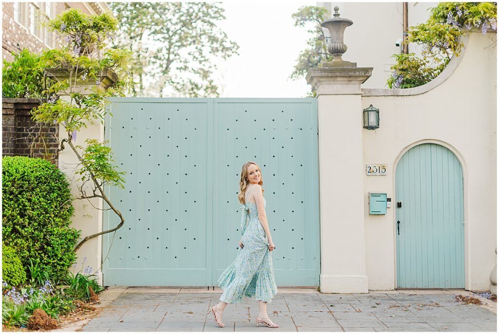 senior pictures at the Tuscan House on Monument Avenue in Richmond