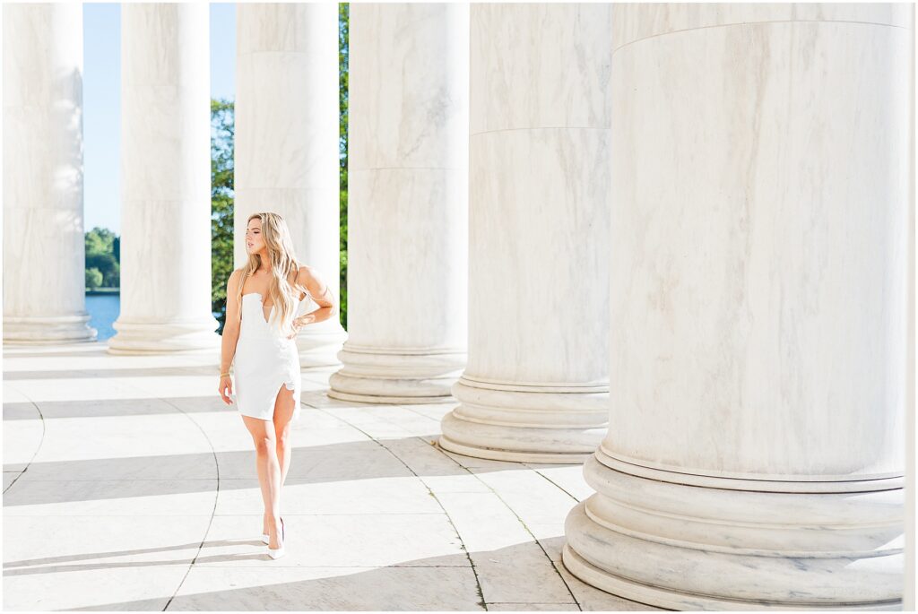 GWU grad pictures at the Jefferson Memorial