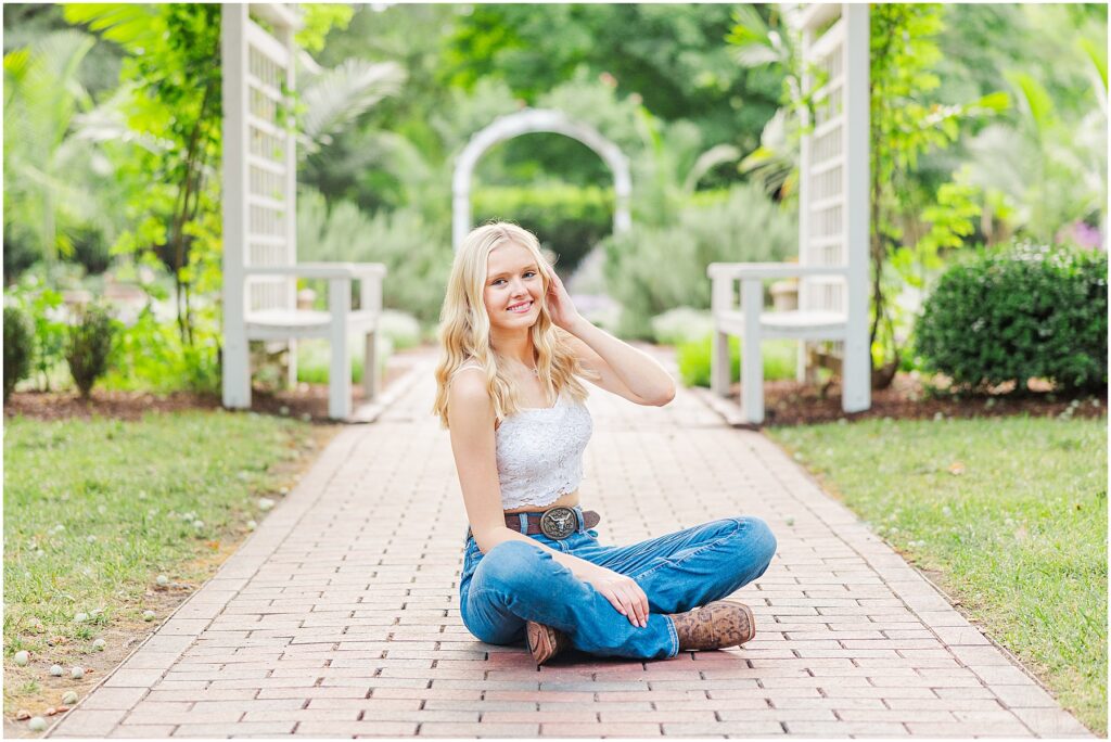 country girl aesthetic senior pictures in richmond, va