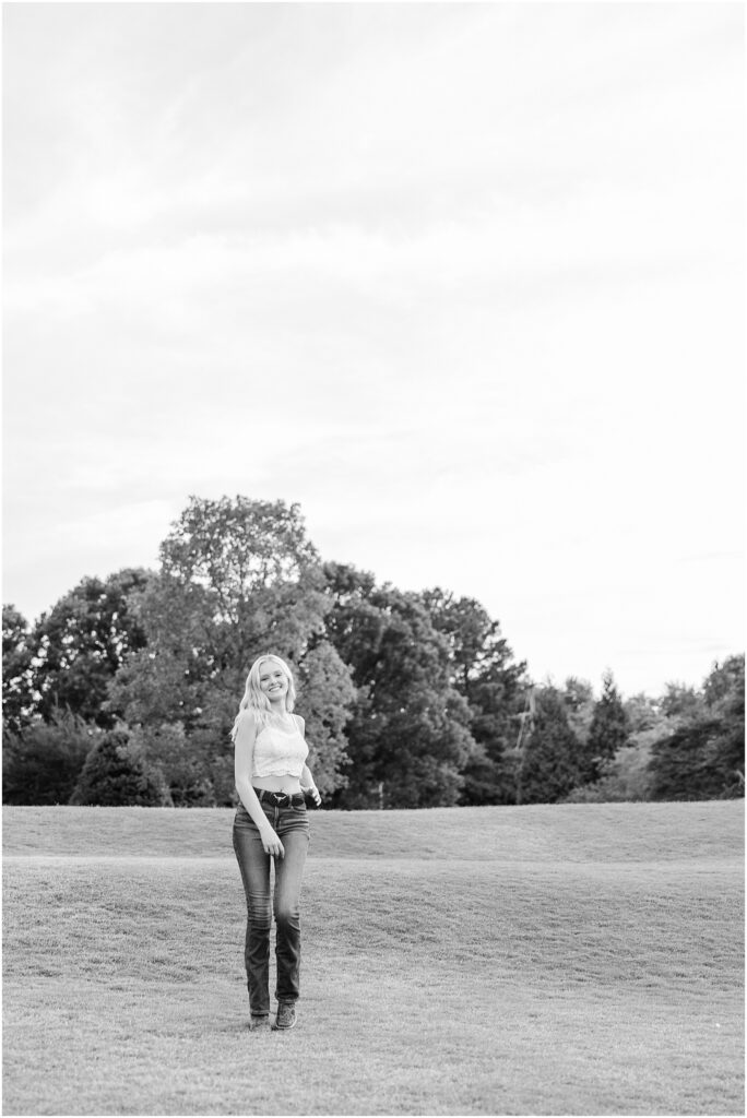 country girl aesthetic senior pictures in richmond, va