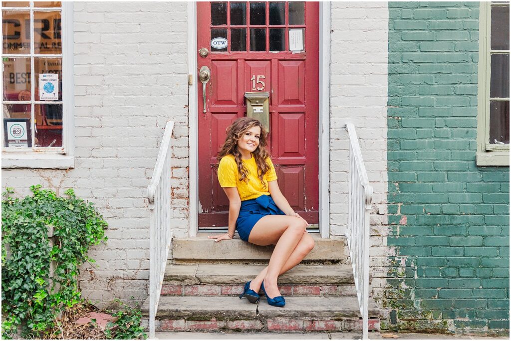 Historic downtown Warrenton, VA senior photos | Virginia senior photographer