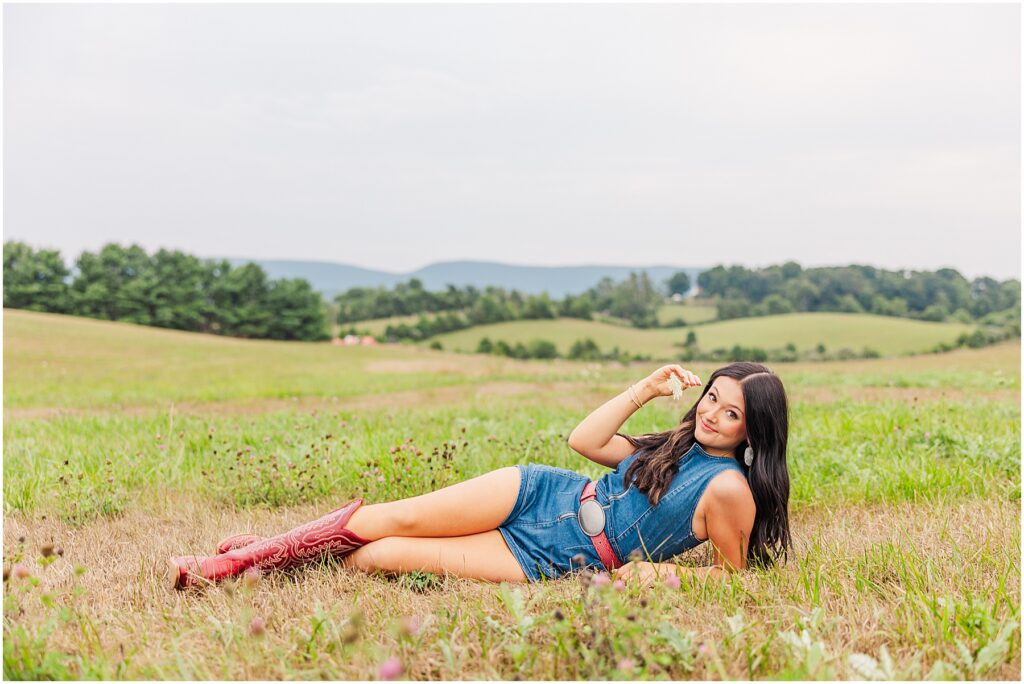 Stylish country girl senior pictures at Sky Ridge Farm