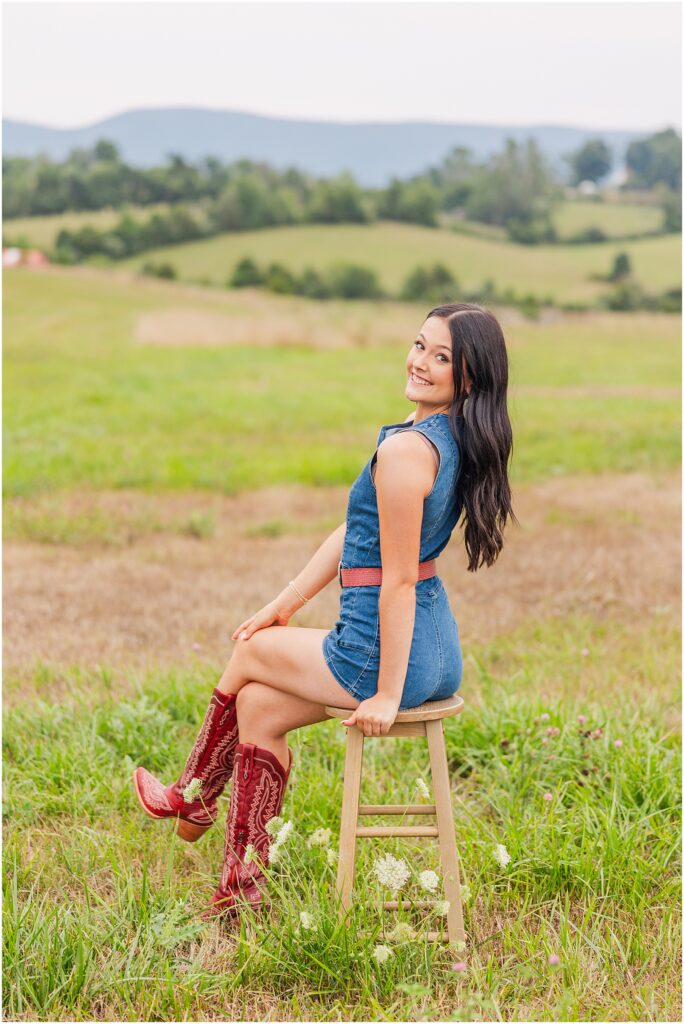 Stylish country girl senior pictures at Sky Ridge Farm