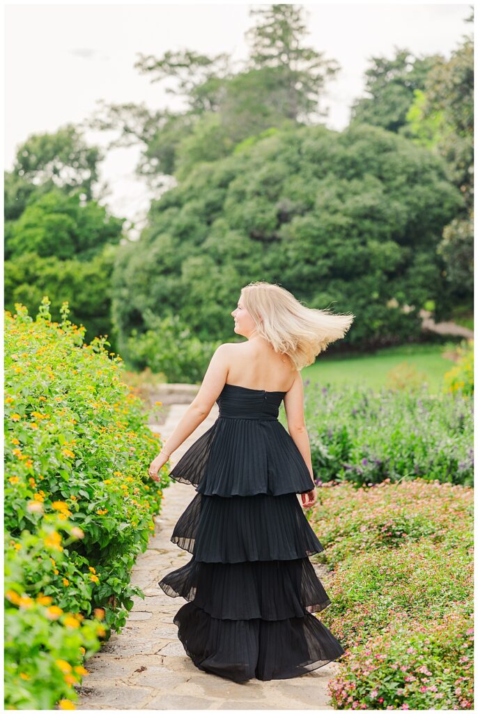 senior pictures in the Italian Garden