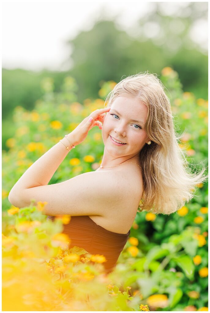 senior pictures at Maymont in the Italian Garden