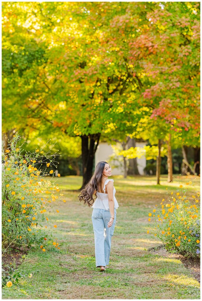 fall senior portraits at historic tuckahoe