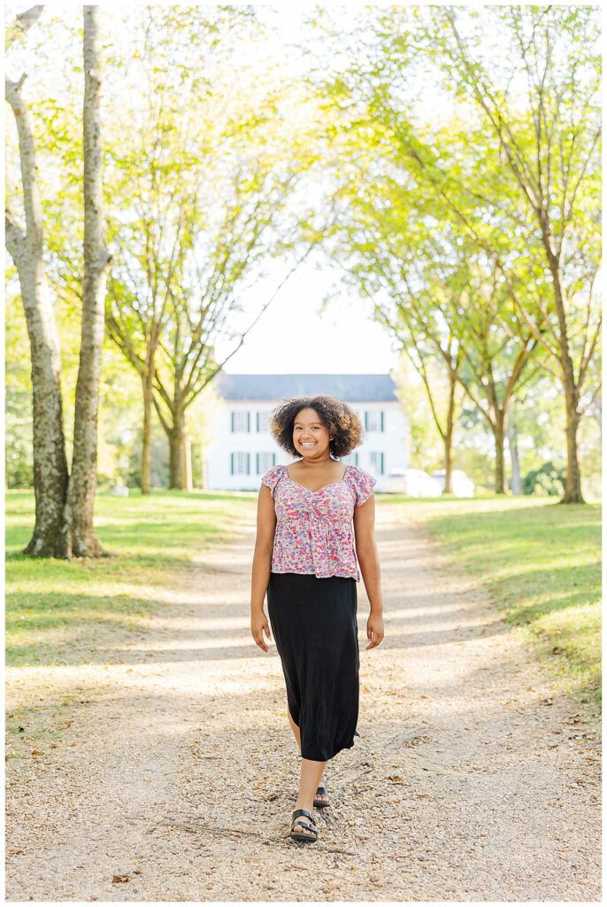 late summer senior session at Historic Tuckahoe