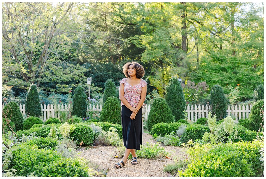 late summer senior session at Historic Tuckahoe