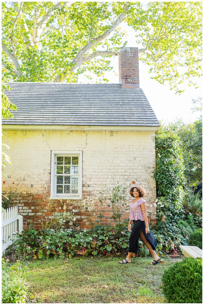 late summer senior session at Historic Tuckahoe