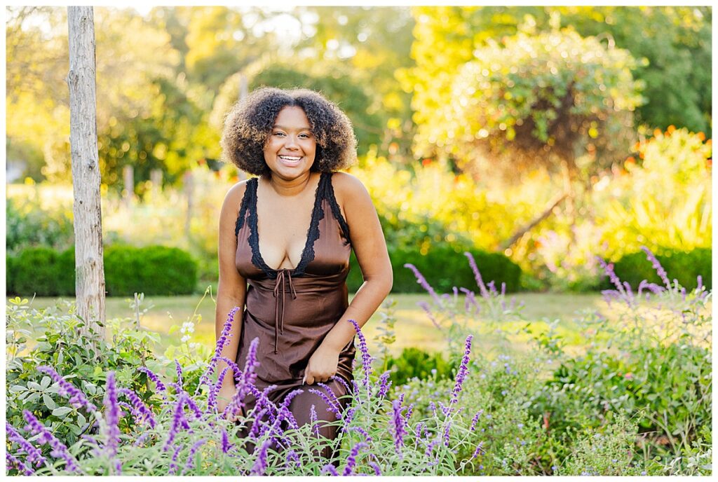 colorful senior pictures at Historic Tuckahoe