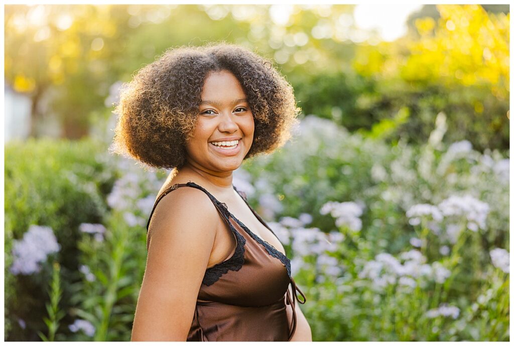 colorful senior pictures at Historic Tuckahoe