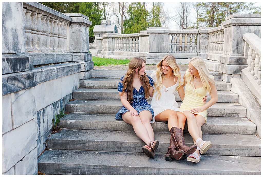 Staunton senior photographer | Asia and her friends