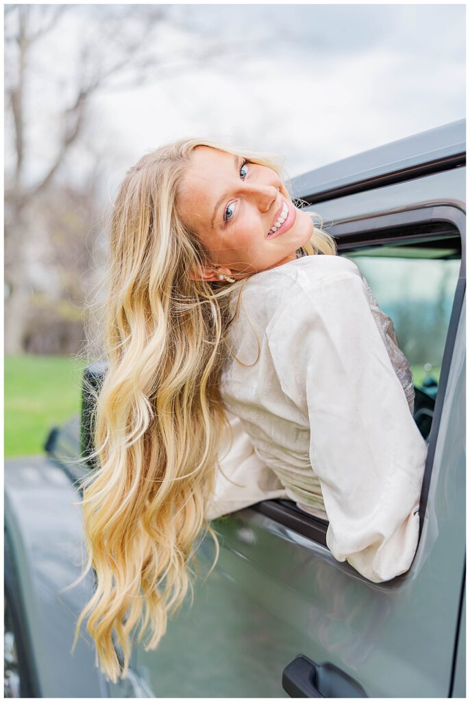 Jeep girl senior photos | senior session at Swannanoa