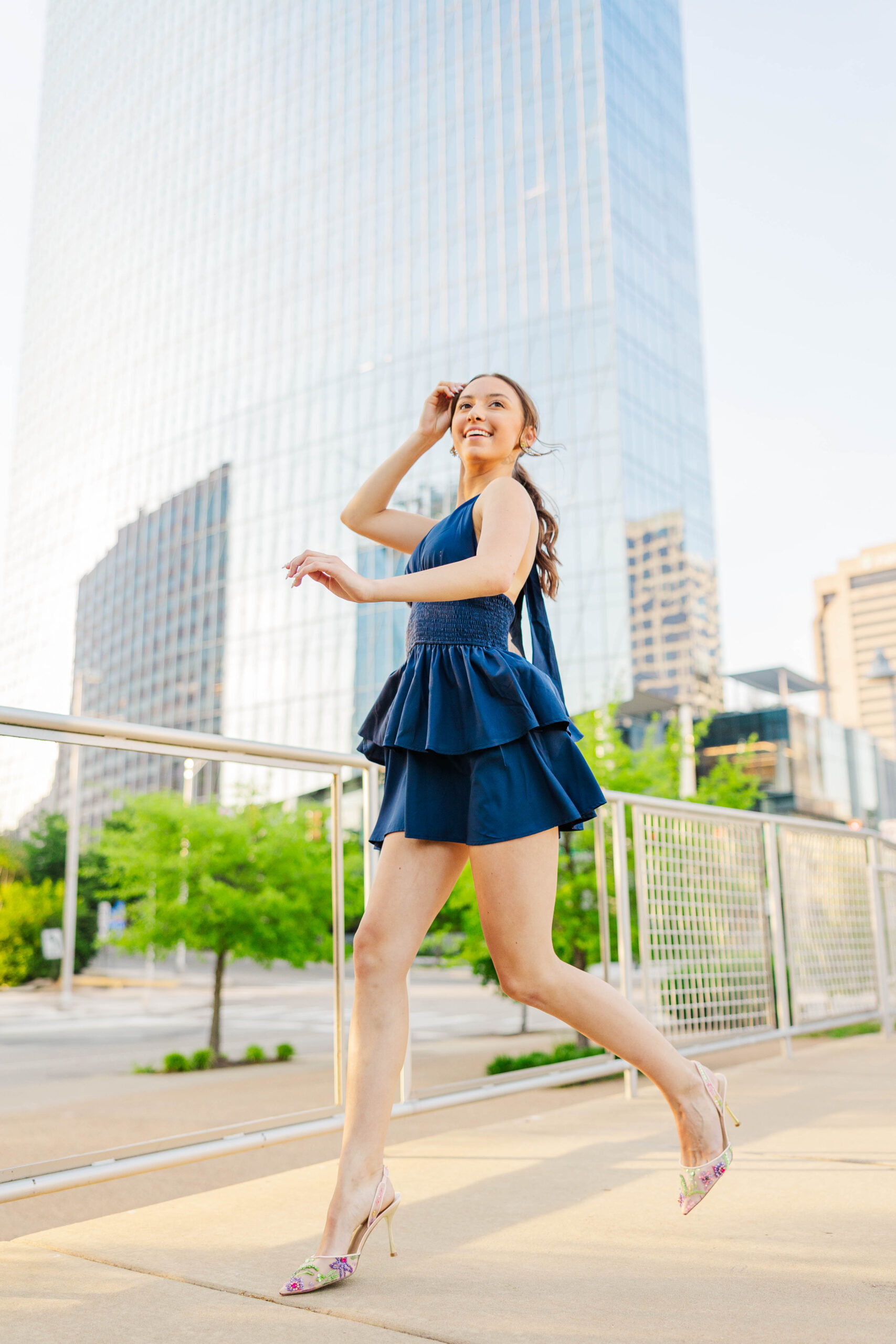 city chic senior session in downtown Richmond