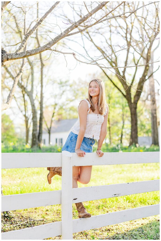 spring senior session at Historic Tuckahoe with Ella