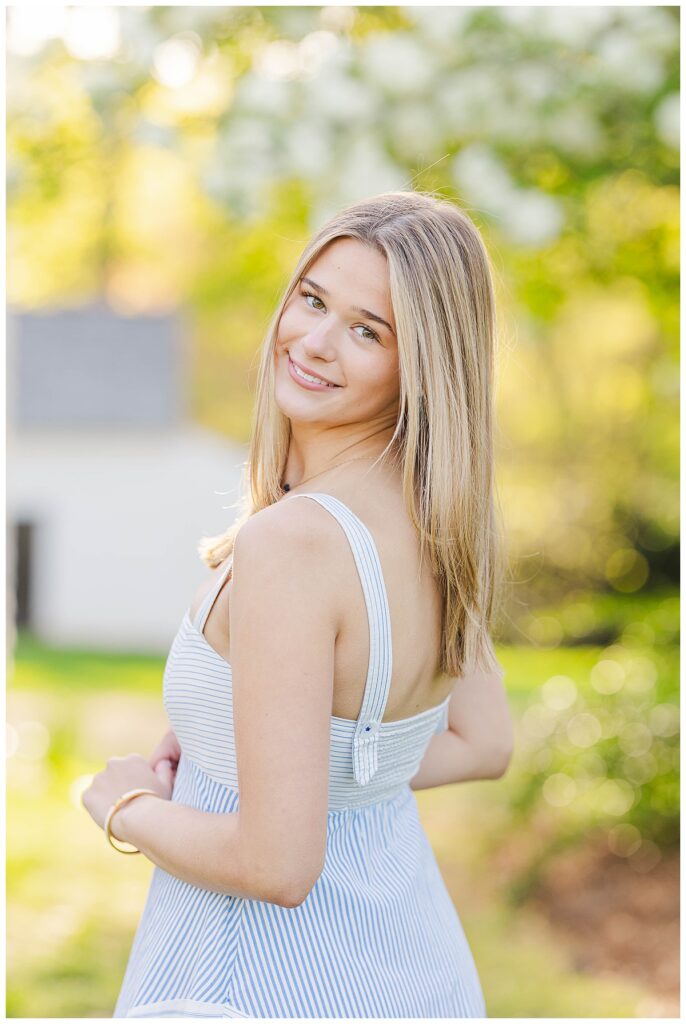 spring senior session at Historic Tuckahoe with Ella