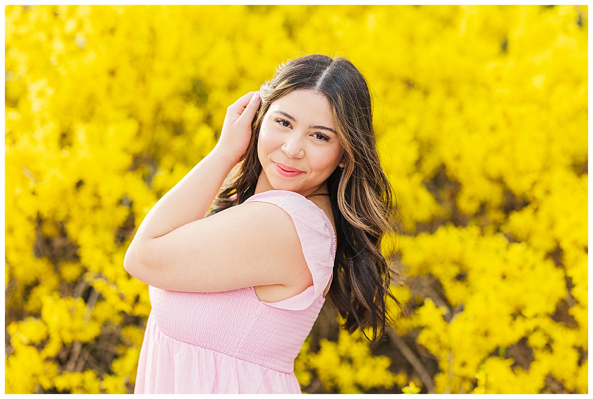 spring senior session in downtown Fredericksburg