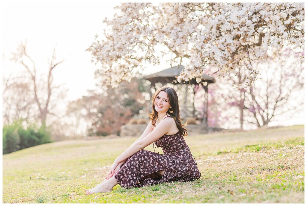 Spring senior pictures with giant full bloom tulip tree at Maymont | New Kent High School