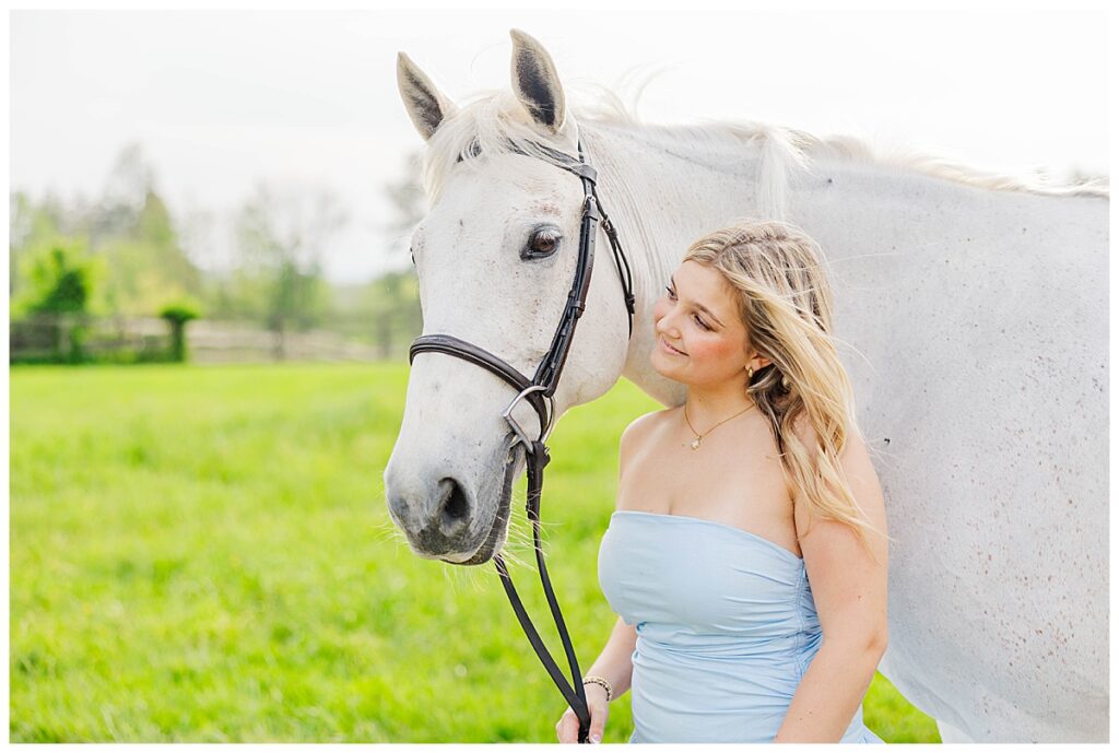 equestrian senior session in Leesburg