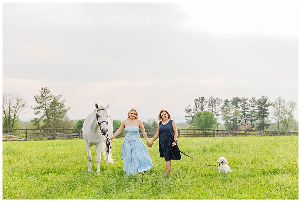 equestrian senior session in Leesburg