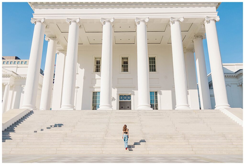 senior pictures at the Richmond capitol building