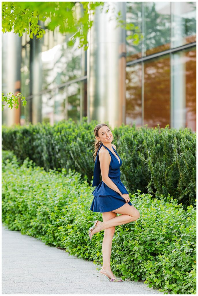 city chic senior pictures in downtown Richmond | Richmond senior photographer