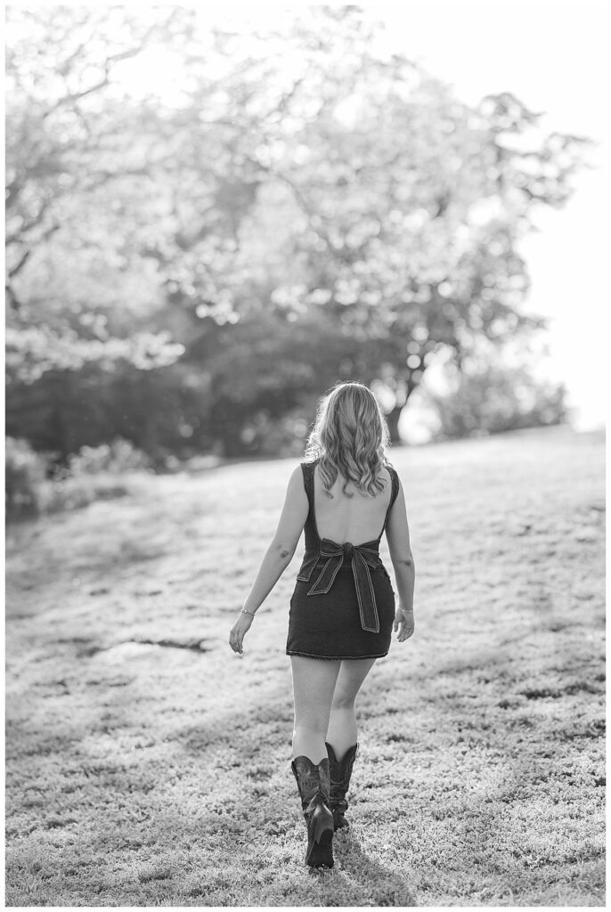 senior pictures at Maymont | denim matching set with an open back and big bow paired with brown cowgirl boots