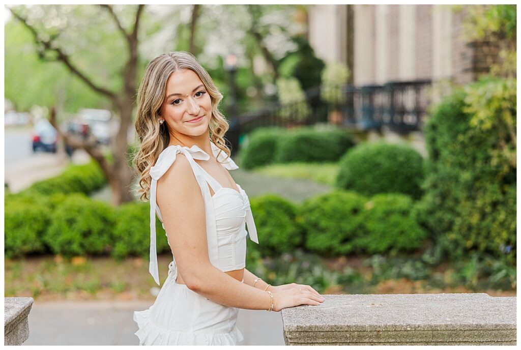 senior portraits on Monument Avenue at the Blue Shutter House