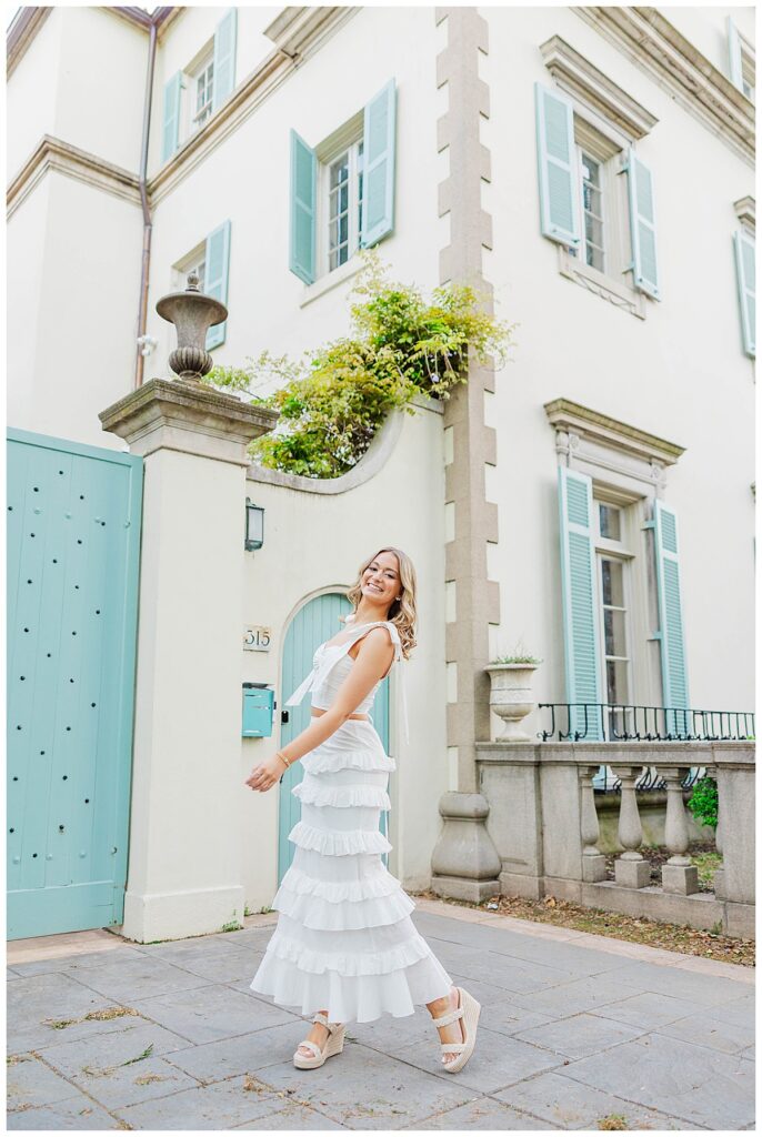 senior portraits on Monument Avenue at the Blue Shutter House