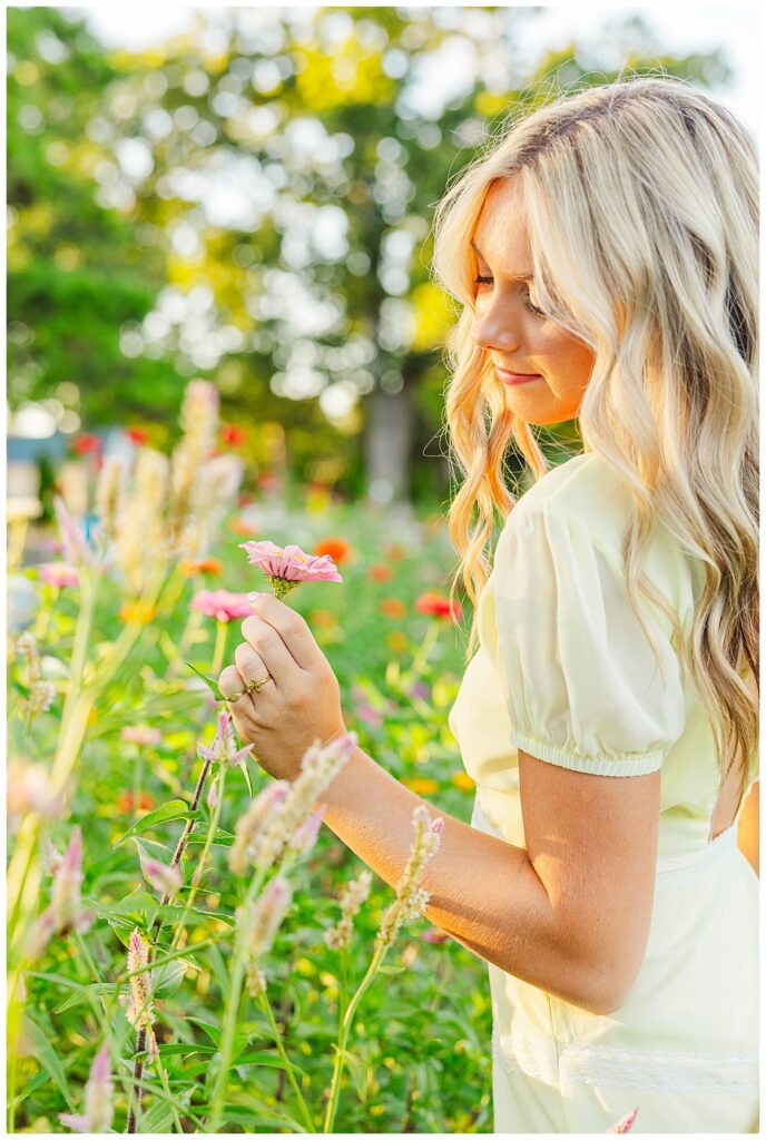 senior pictures in a flower field | Richmond senior photographer