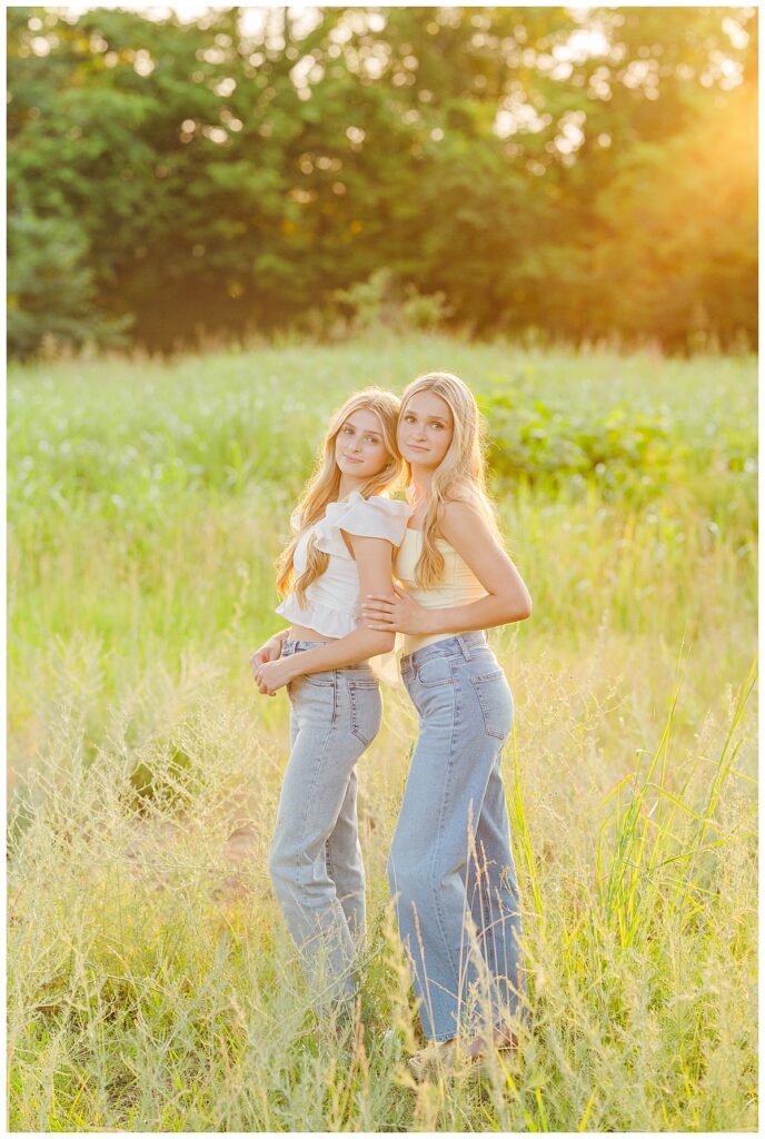 twin senior photos | Richmond senior photographer