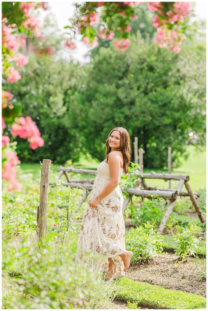 Garden senior photos in Richmond