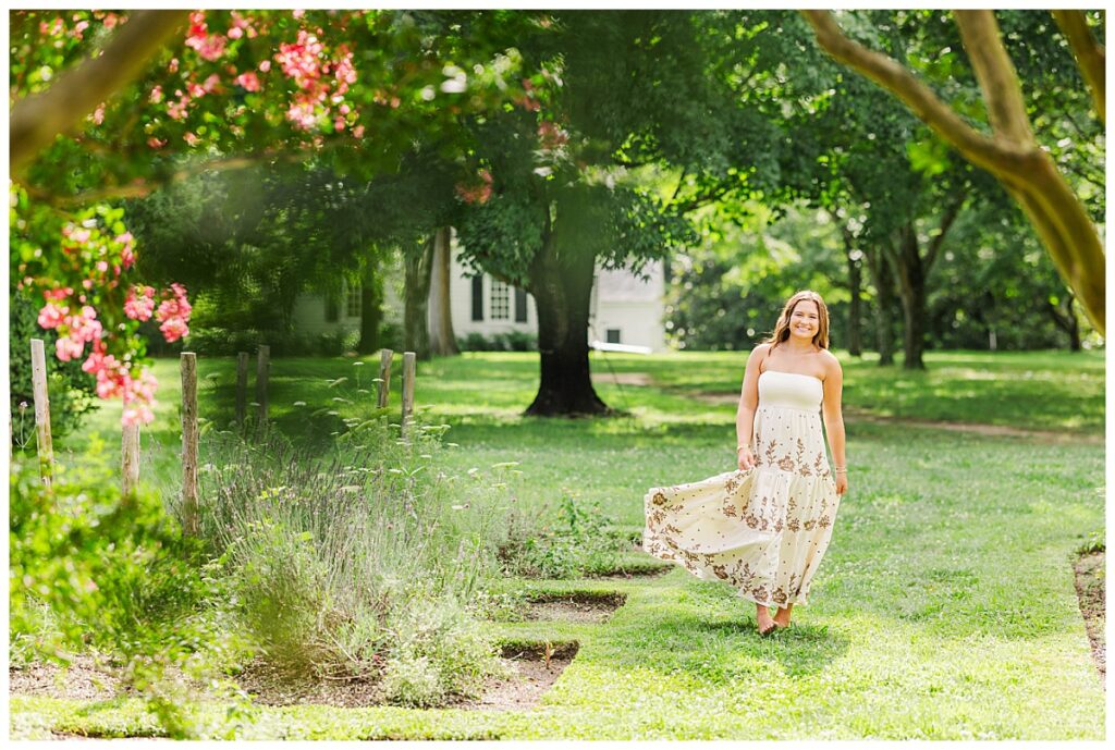 Garden senior photos in Richmond