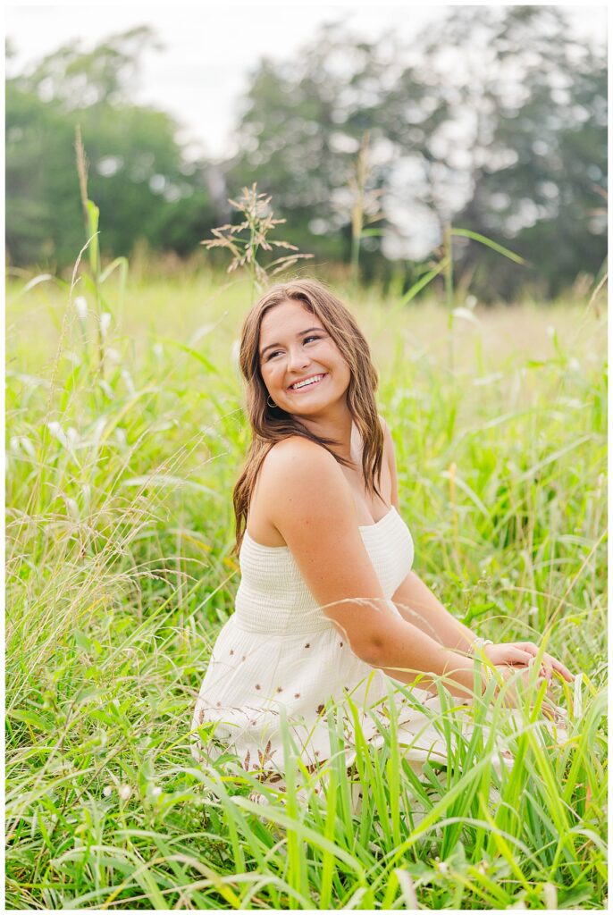 Virginia senior photos in a field