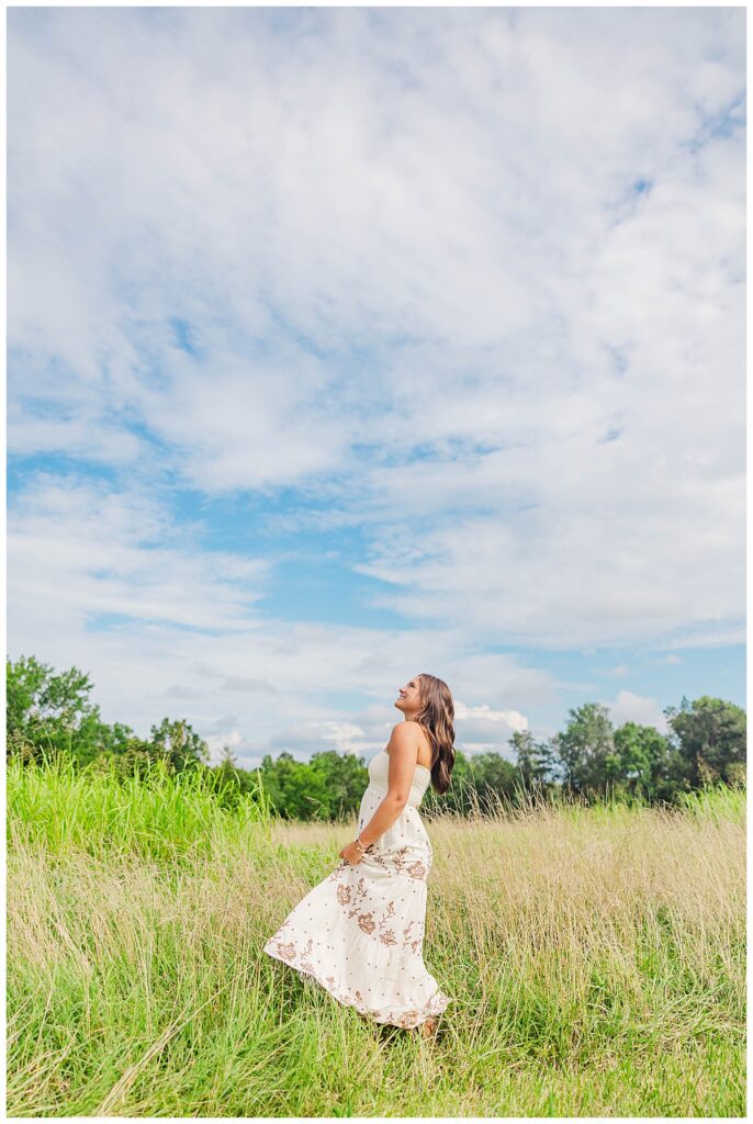Virginia senior photos in a field