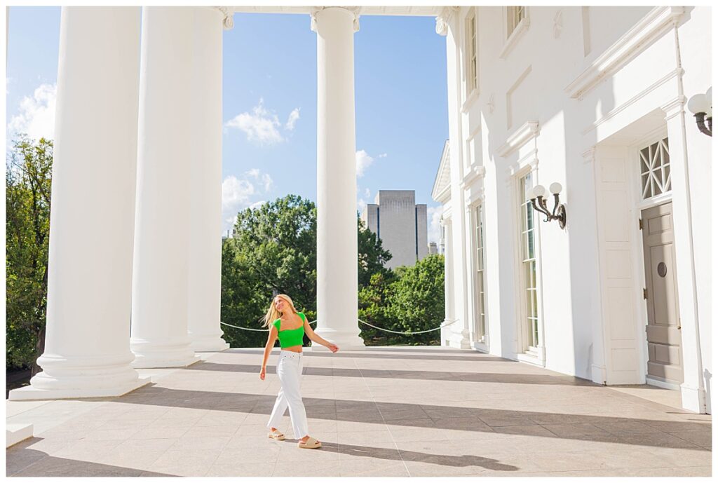 Senior photos at the Capitol Building of Virginia