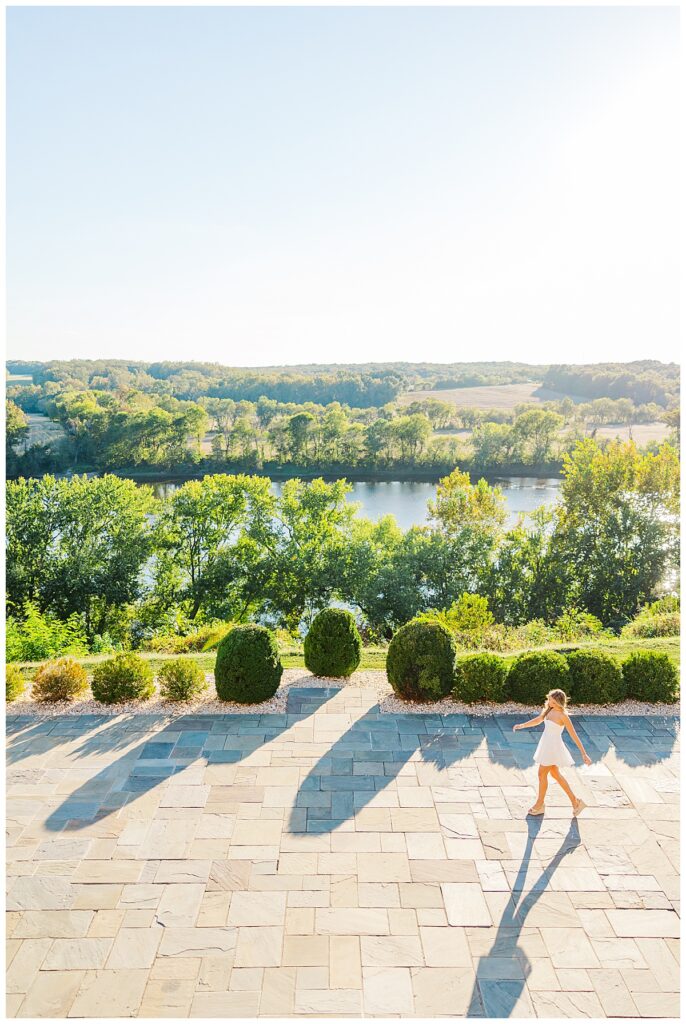 Senior photos at the Estate at River Run